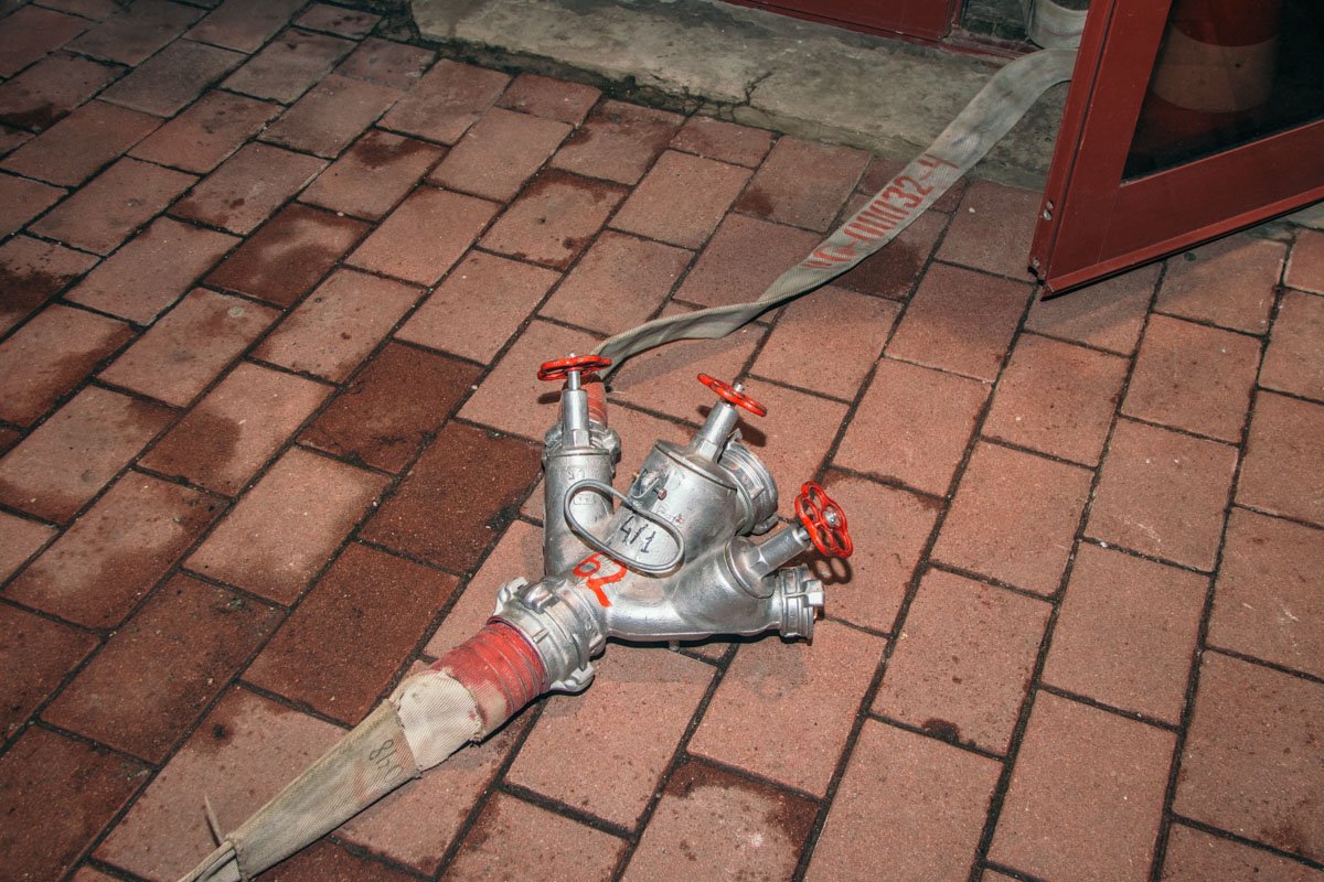 Сотрудники ГСЧС осмотрели помещение и утверждают, что опасность никому не угрожает