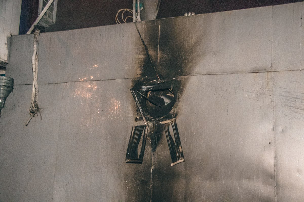 По предварительной информации, в помещении загорелась проводка По предварительной информации, в помещении загорелась проводка