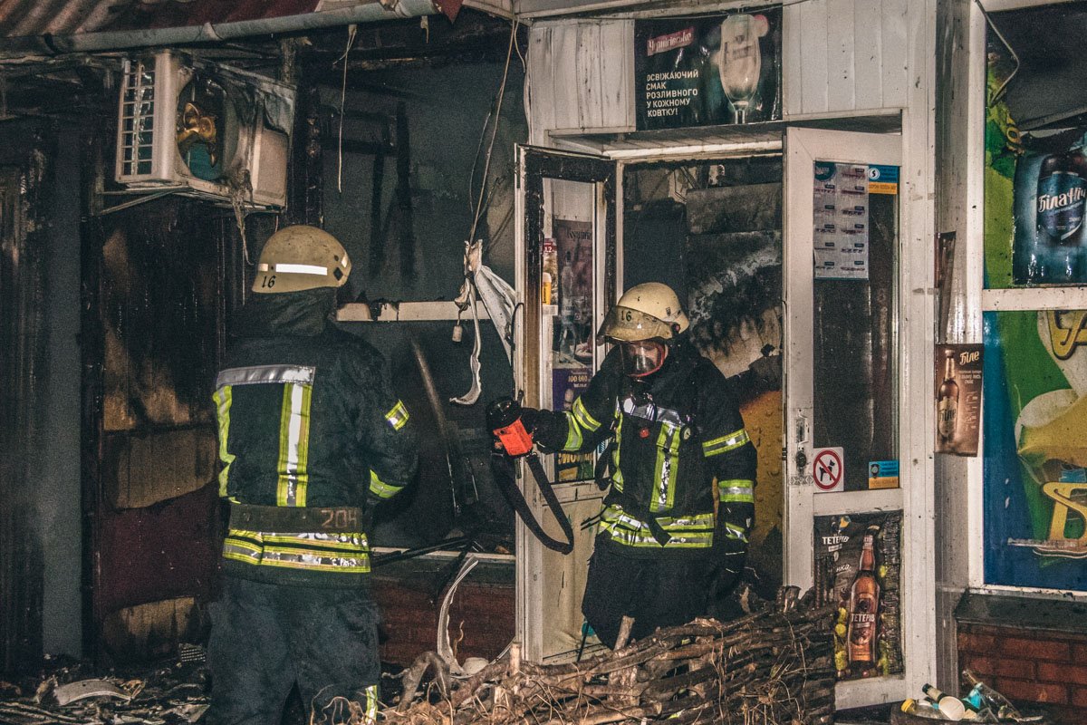 Весной 2018 года по этому же адресу горело кафе, которое находилось в одном здании с продуктовым магазином. Весной 2018 года по этому же адресу горело кафе, которое находилось в одном здании с продуктовым магазином.