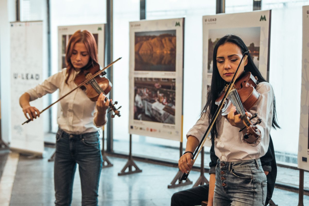 В холле станции метро открыли выставку В холле станции метро открыли выставку