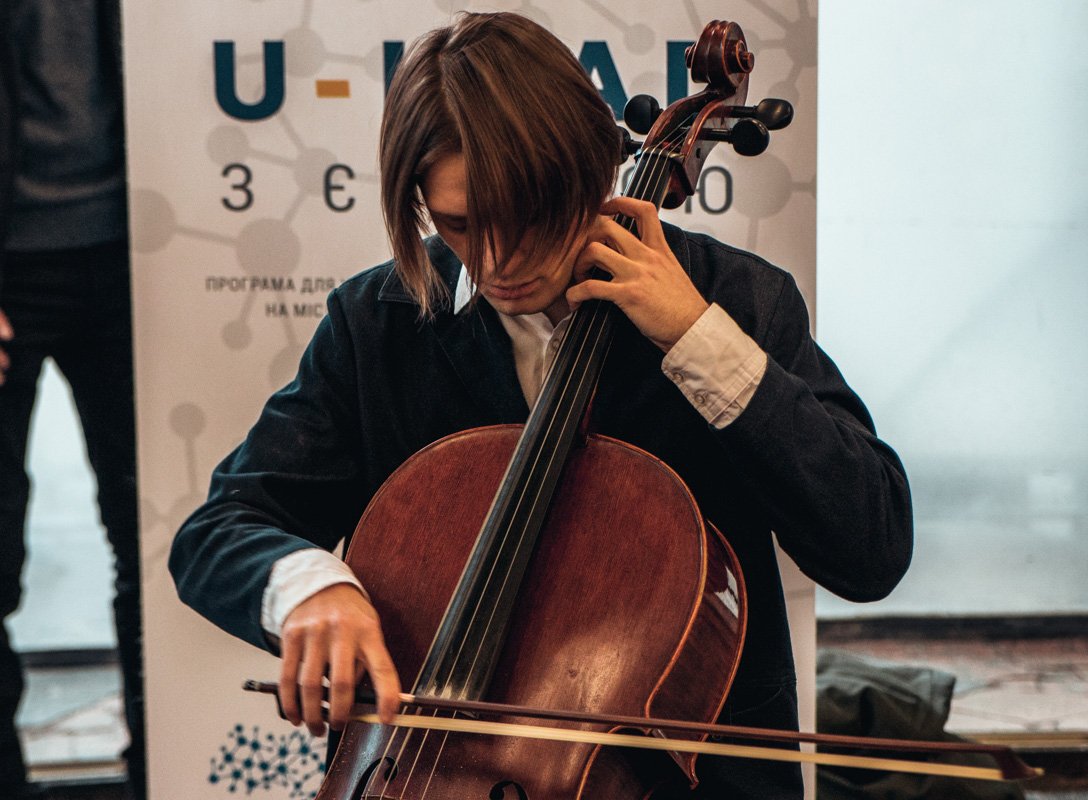 На открытии играли музыканты На открытии играли музыканты