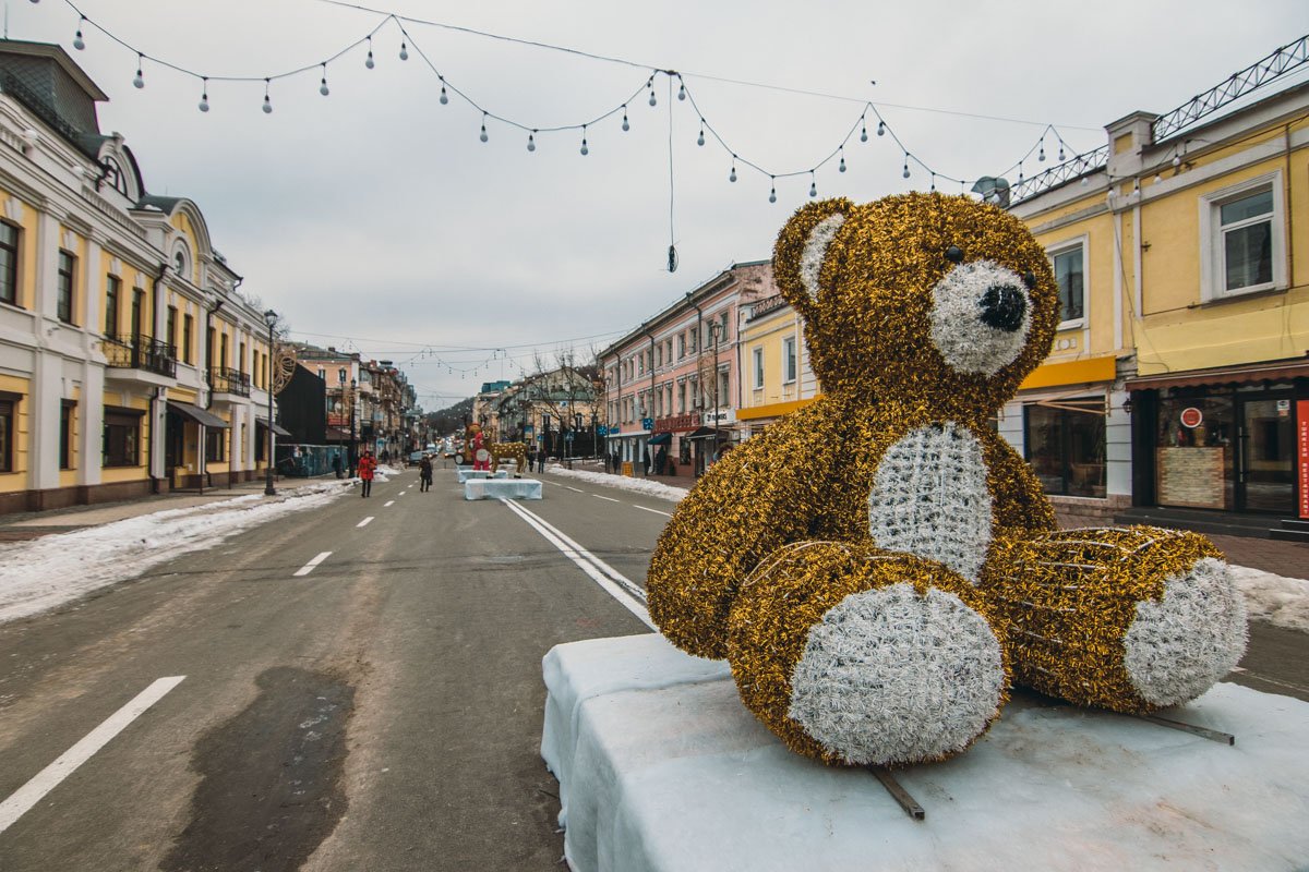 На пешеходной улице появились гигантские, но милые мишки На пешеходной улице появились гигантские, но милые мишки