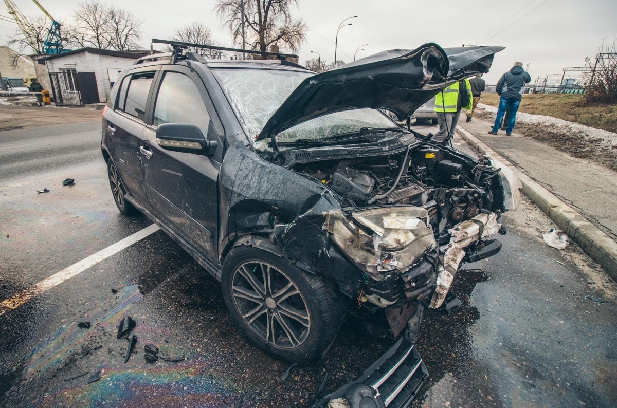 На Электриков столкнулись два автомобиля