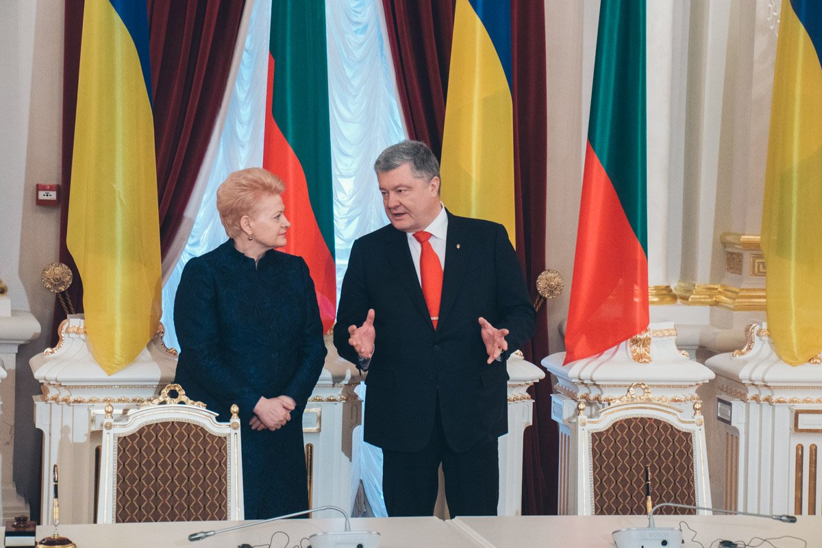 Порошенко поблагодарил Литву за помощь в укреплении обороноспособности Украины