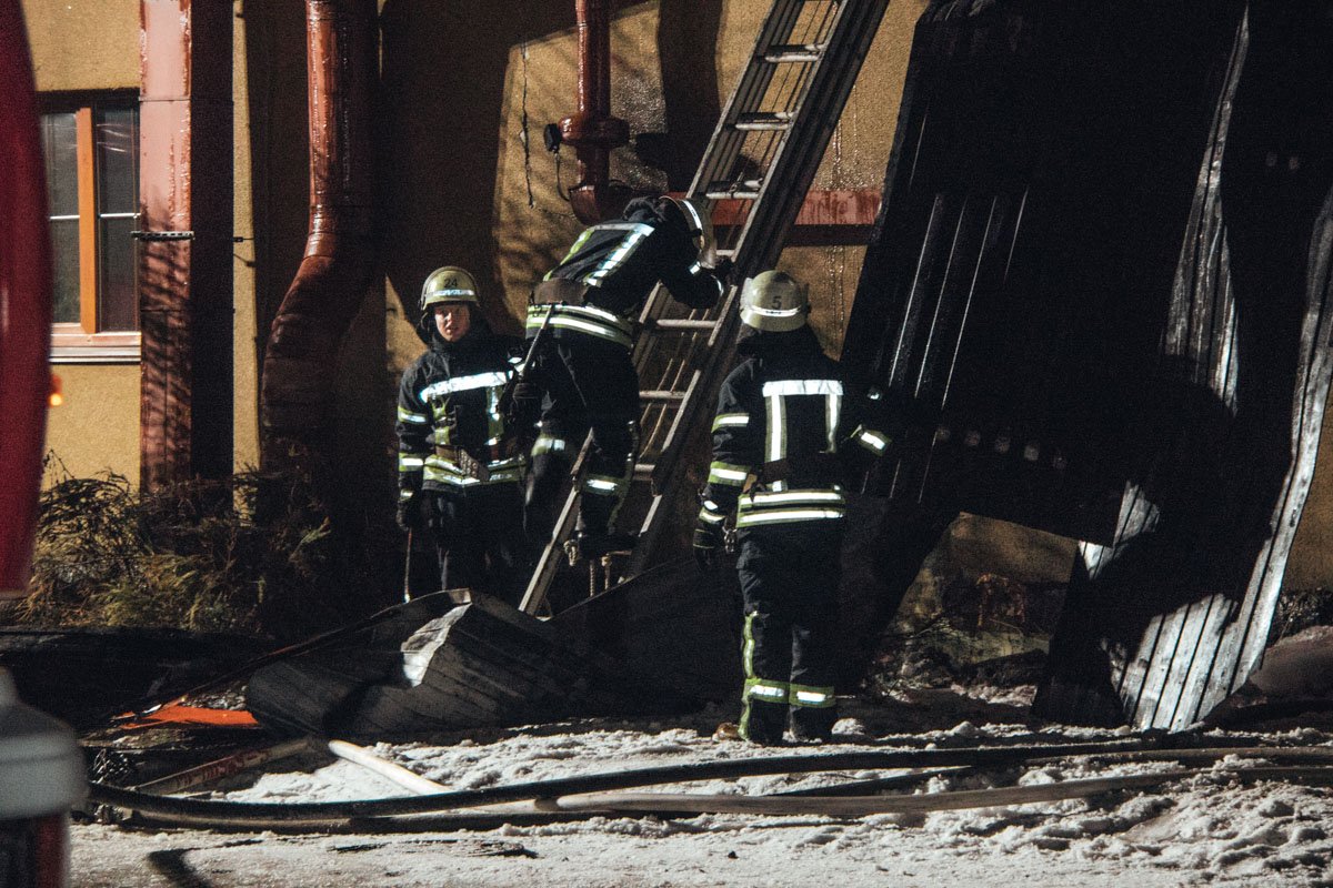 По предварительной информации, в ресторане загорелась буржуйка По предварительной информации, в ресторане загорелась буржуйка