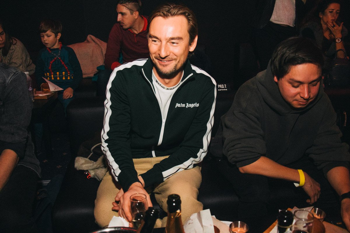 Выступление посетил и Алан Бадоев, который снимал клип на песню Strum Выступление посетил и Алан Бадоев, который снимал клип на песню Strum