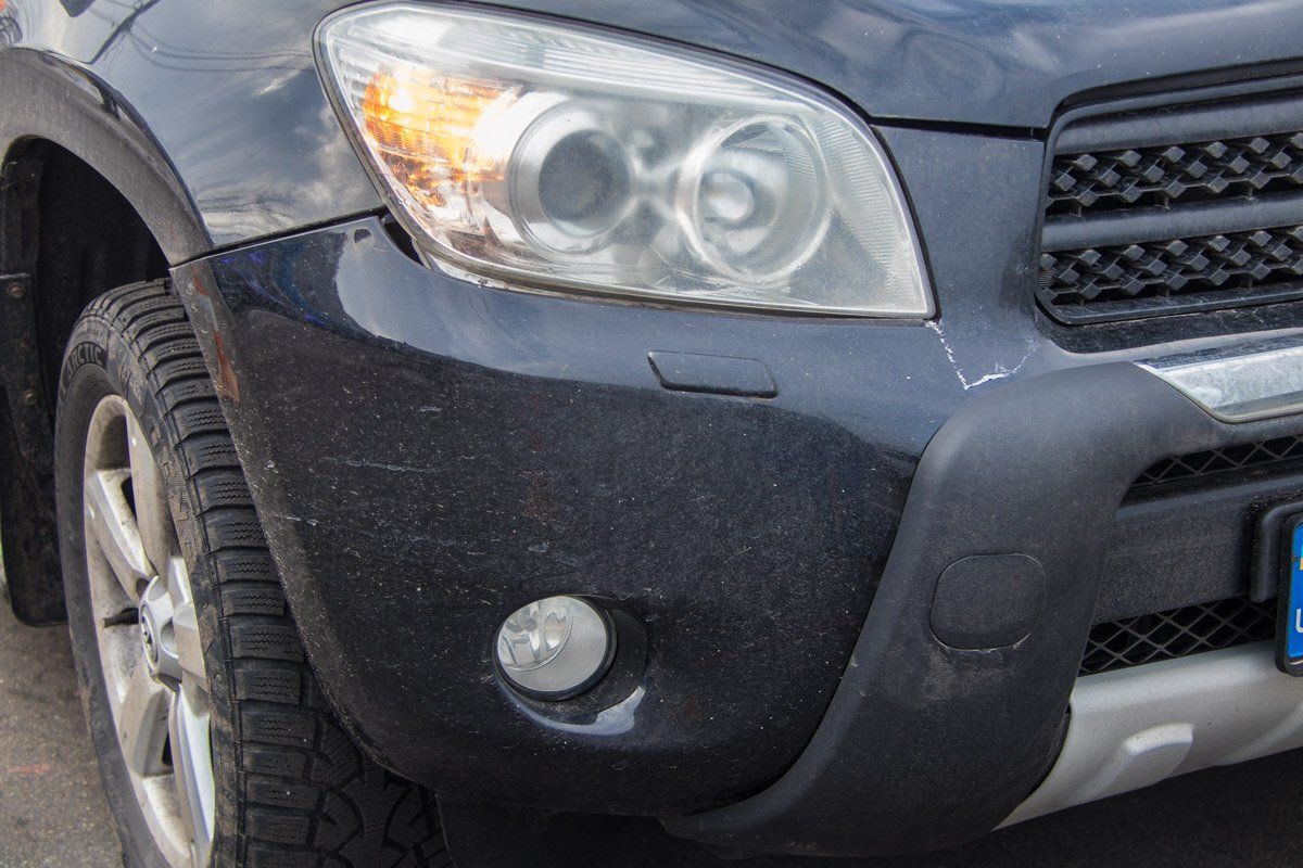 К потерпевшему подбежали очевидцы и оказали ему первую помощь