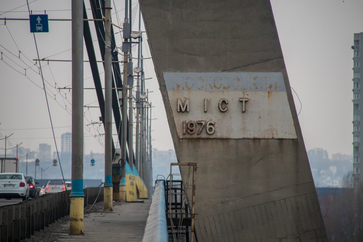 Неравнодушные горожане вызвали на мост полицию