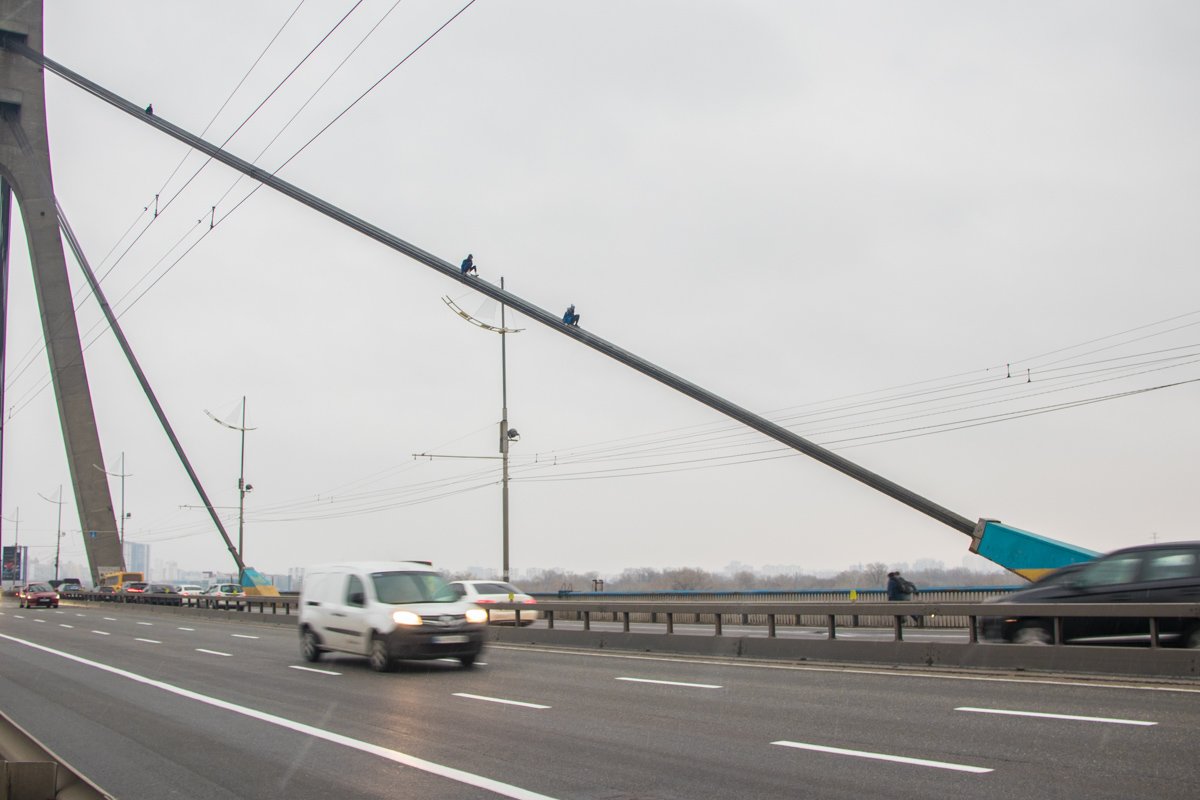Полицейские не успели поймать парней на горячем — те благополучно скрылись из виду