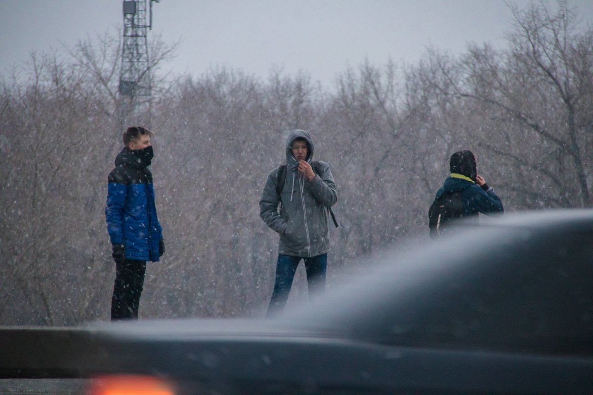 Далеко не все юные руферы осознают, что прогулка по мосту может окончиться трагически
