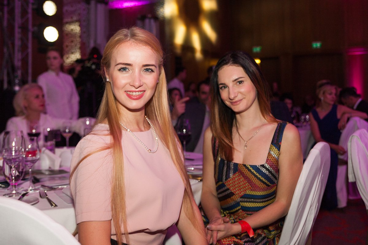 Miss Princess Ukraine 2018 Анна Столбовая и основательница Yellow Bee Зоряна Фелонюк Miss Princess Ukraine 2018 Анна Столбовая и основательница Yellow Bee Зоряна Фелонюк