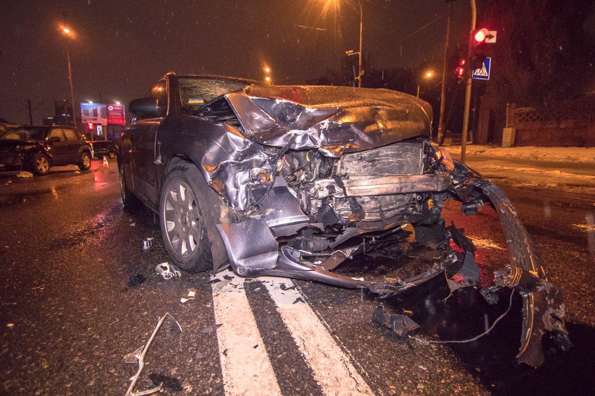 Обоих мужчин госпитализировали в больницу Обоих мужчин госпитализировали в больницу