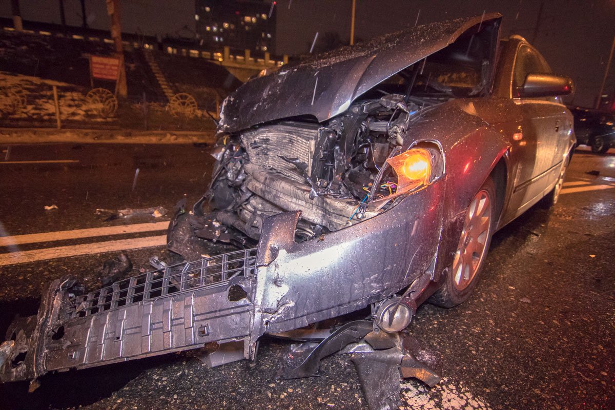 Оба автомобиля получили серьезные повреждения Оба автомобиля получили серьезные повреждения