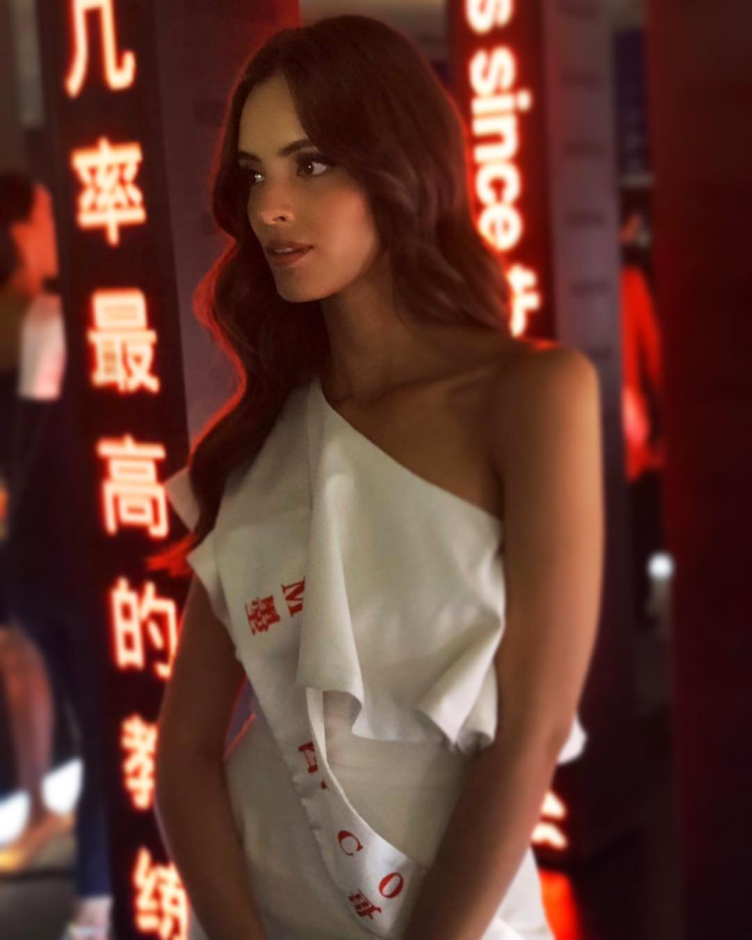 ... так и "ночных" снимков в неоновом городе @vanessaponcedeleon ... так и "ночных" снимков в неоновом городе @vanessaponcedeleon