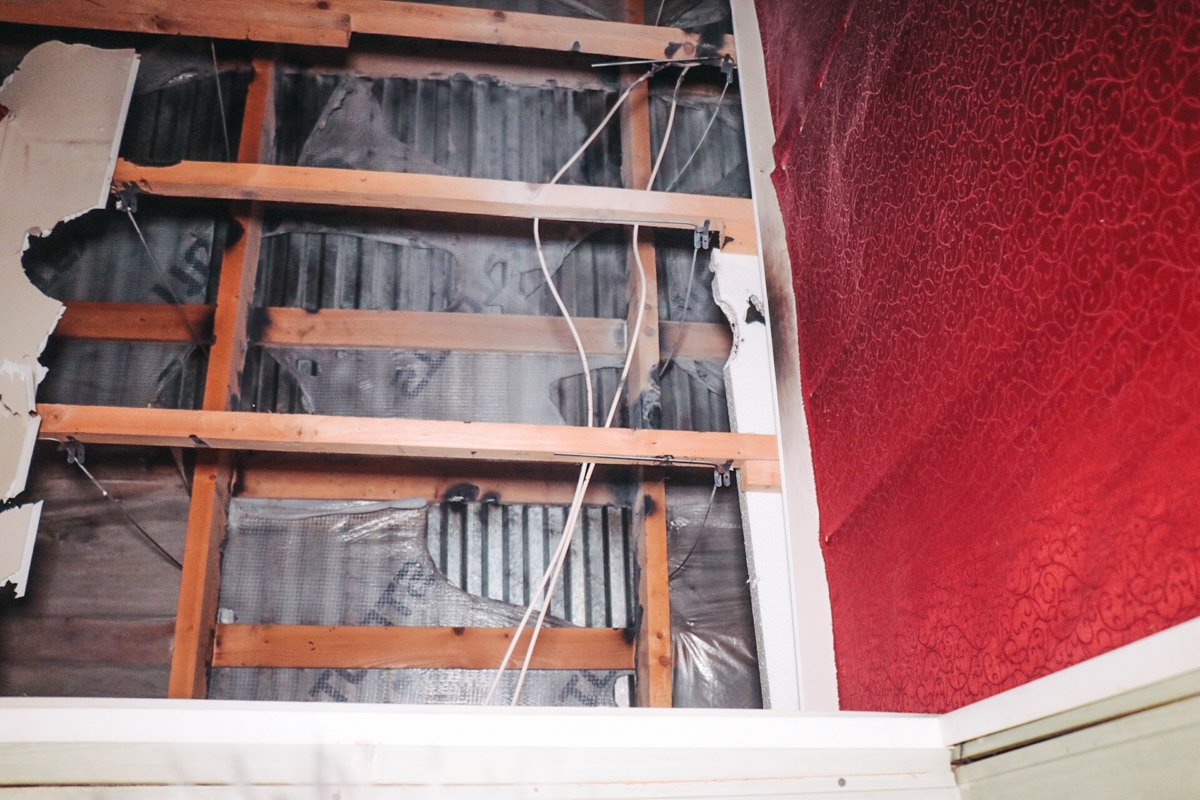 Причиной пожара послужило короткое замыкание Причиной пожара послужило короткое замыкание