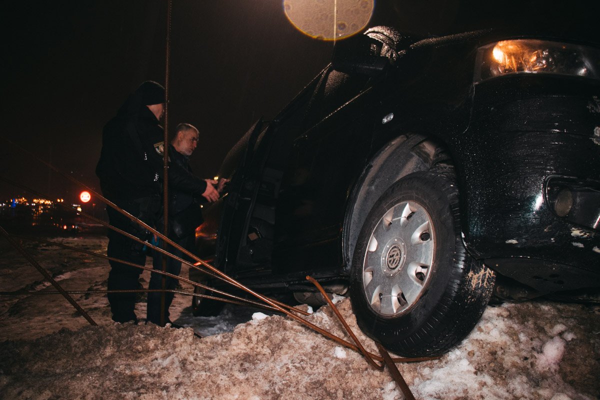 В ночь на 9 декабря в Киеве по адресу проспект Петра Григоренко, 40 произошло ДТП