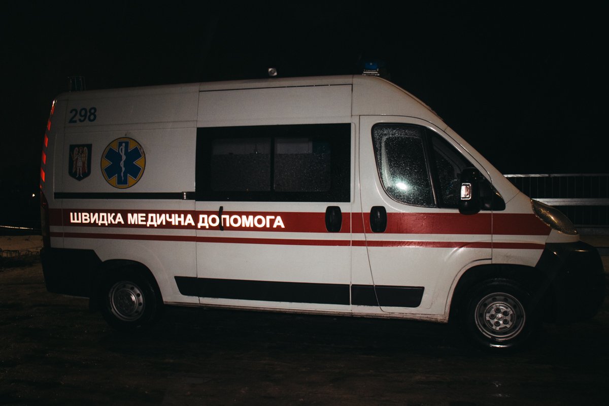 На место выезжали медики, но мужчина отказался от госпитализации