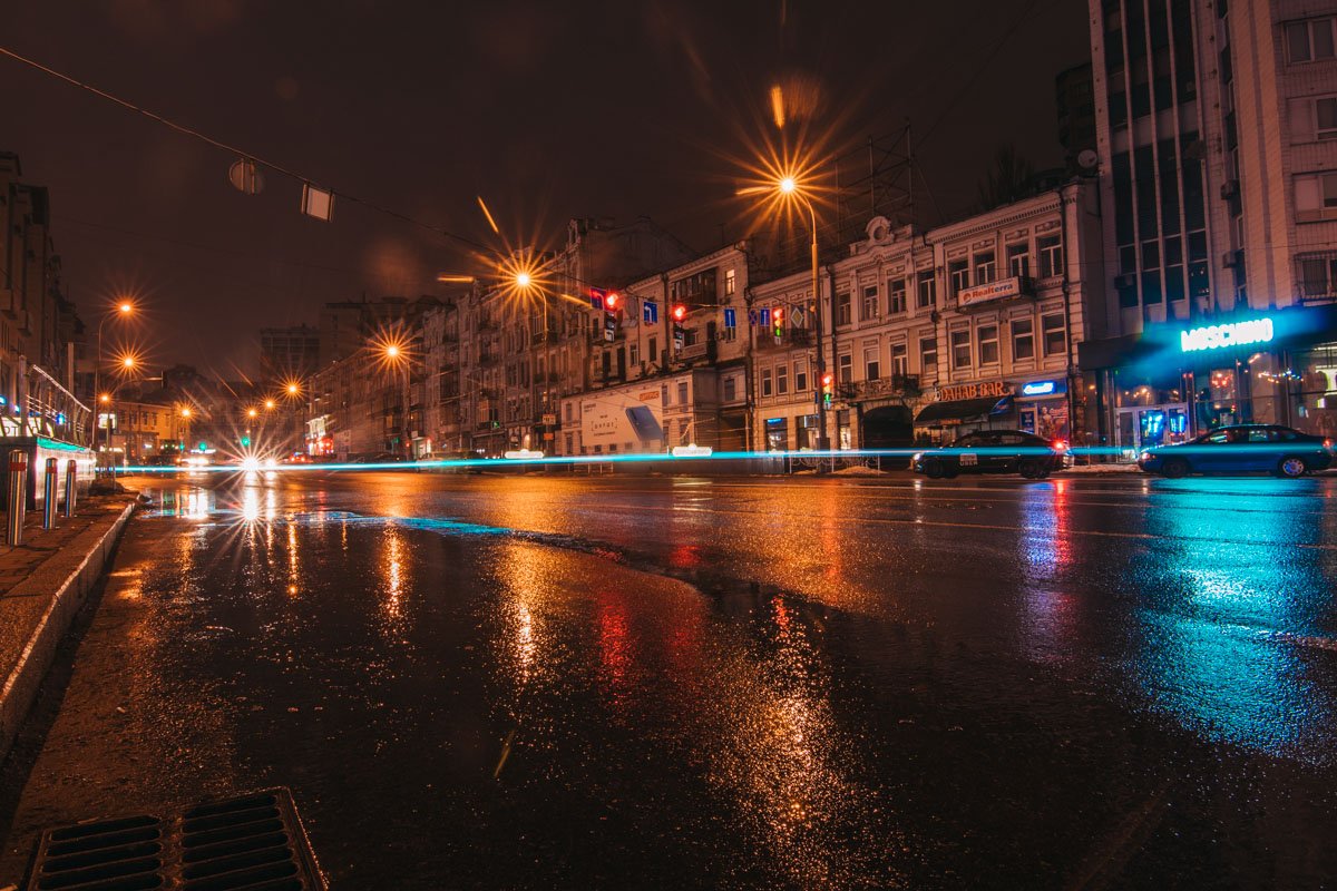 Дождливая погода добавила красок в эту ночь Дождливая погода добавила красок в эту ночь