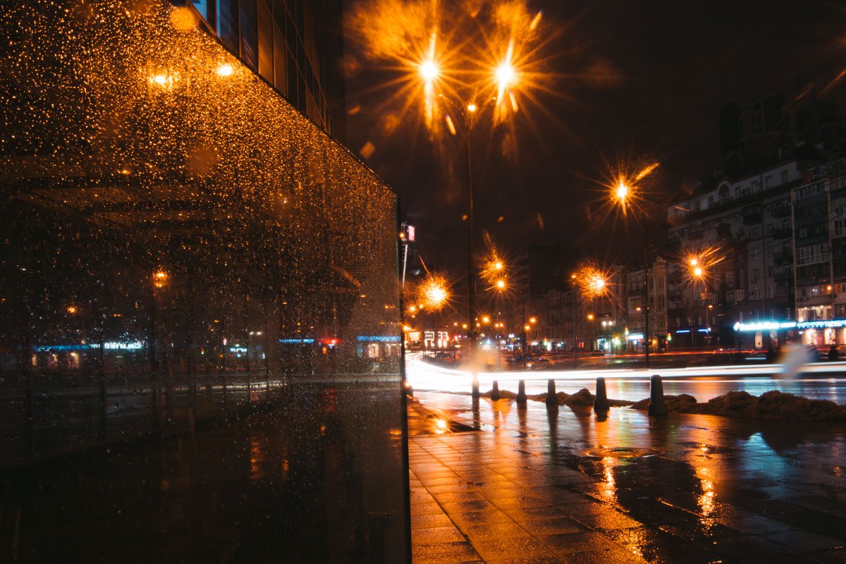 Отражения Киева можно увидеть даже в стенах Отражения Киева можно увидеть даже в стенах