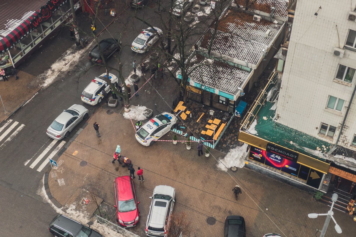 Полицейские оцепили территорию ДТП