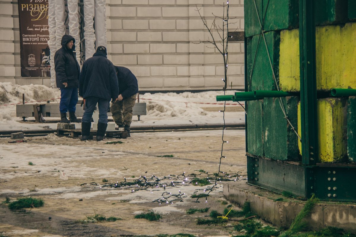 Длина гирлянд составит 10 километров Длина гирлянд составит 10 километров