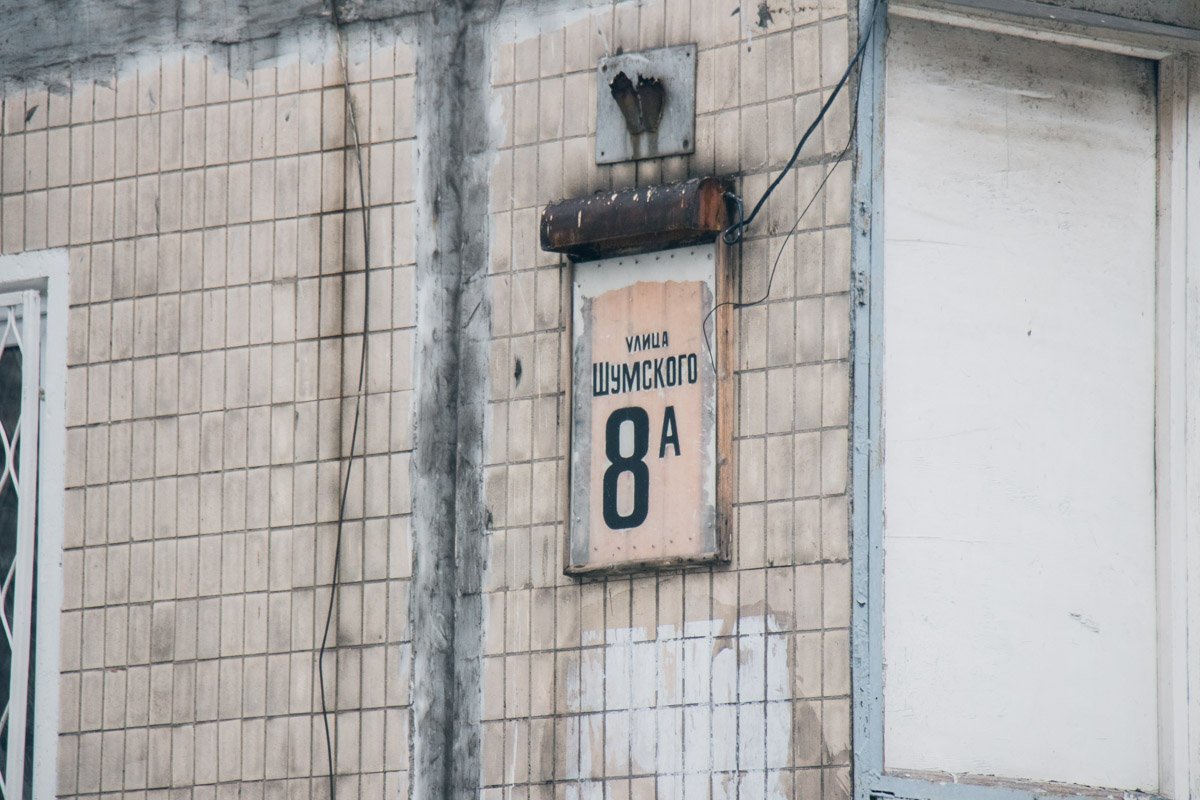 Труп мужчины находился на кухне квартиры №184, на третьем этаже