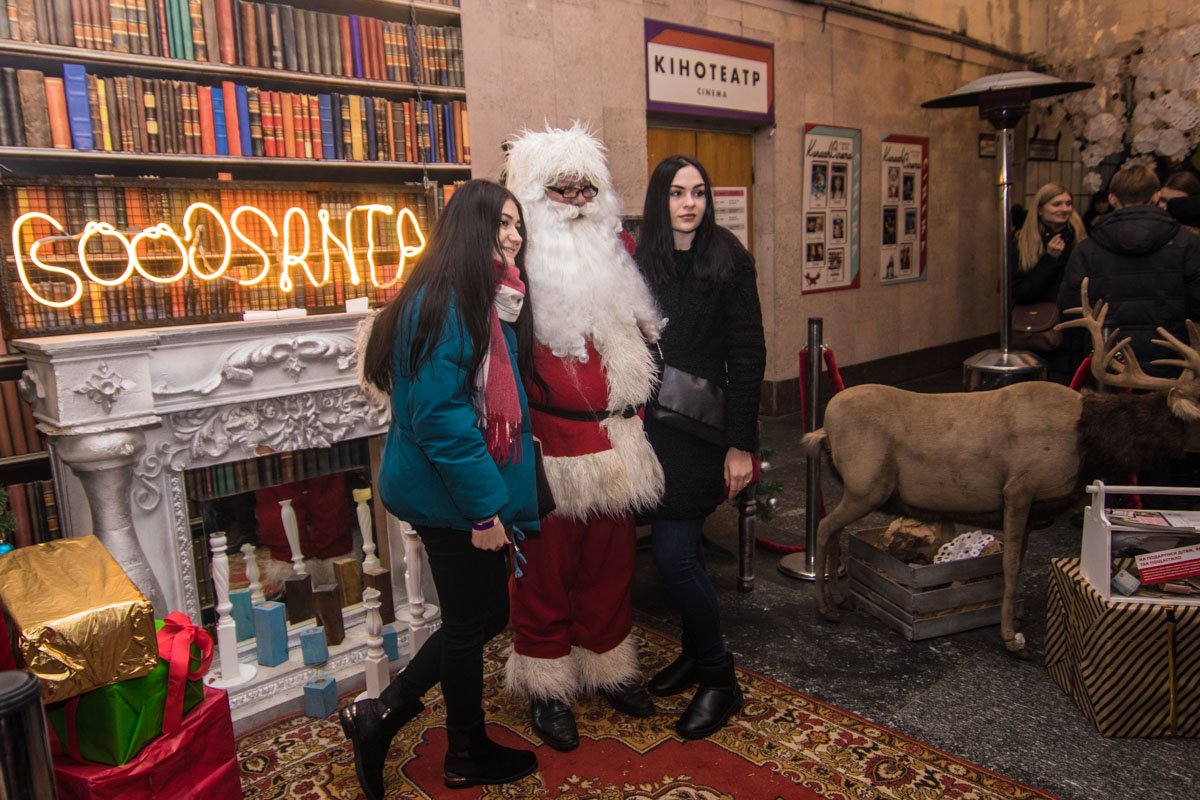 Фото с главным праздничным мужчиной на Кураже - обязательный пункт в списке