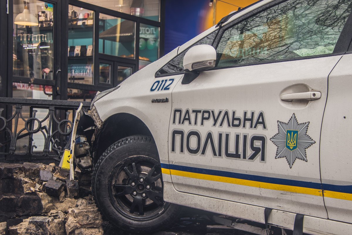 В результате случившегося у пострадавшего пешехода закрытый перелом ноги, его увезла «скорая»