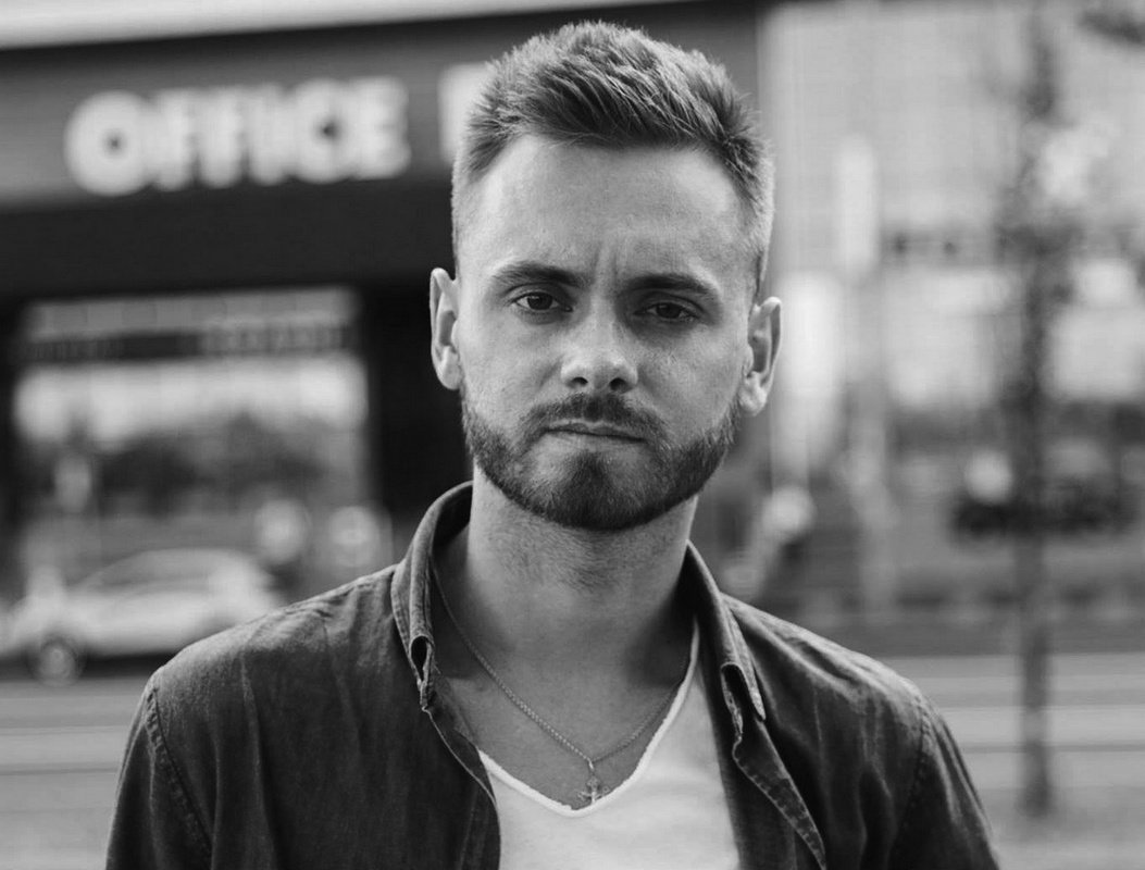 Тарас Мельничук 3 года боролся с лейкозом, но, к сожалению, болезнь одолела его Тарас Мельничук 3 года боролся с лейкозом, но, к сожалению, болезнь одолела его