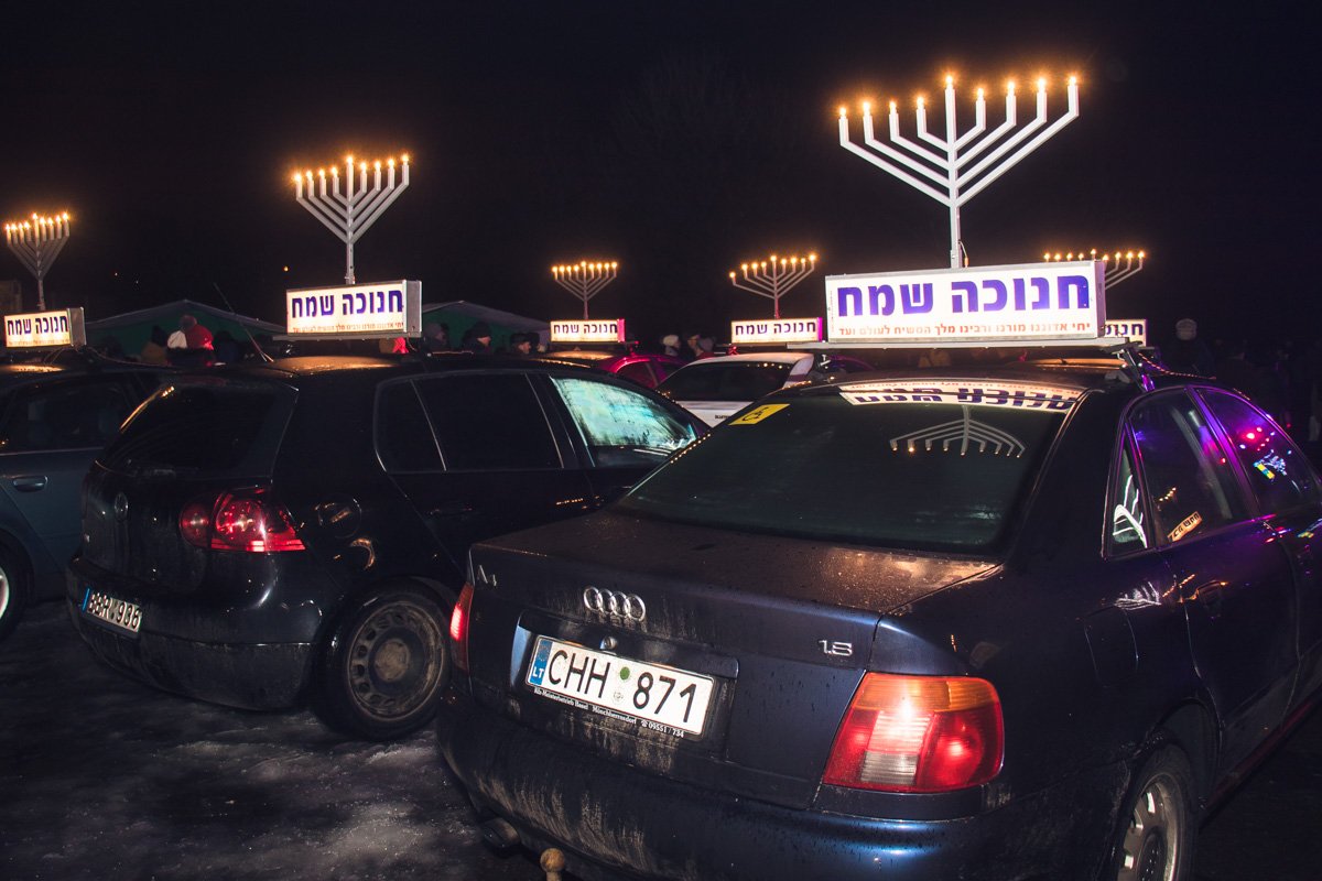 На празднике зажгли ханукии На празднике зажгли ханукии