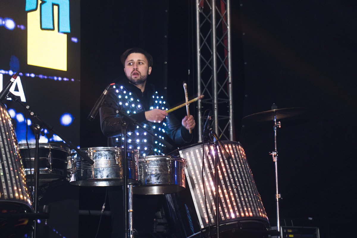 Зажигали свечи под музыку Зажигали свечи под музыку