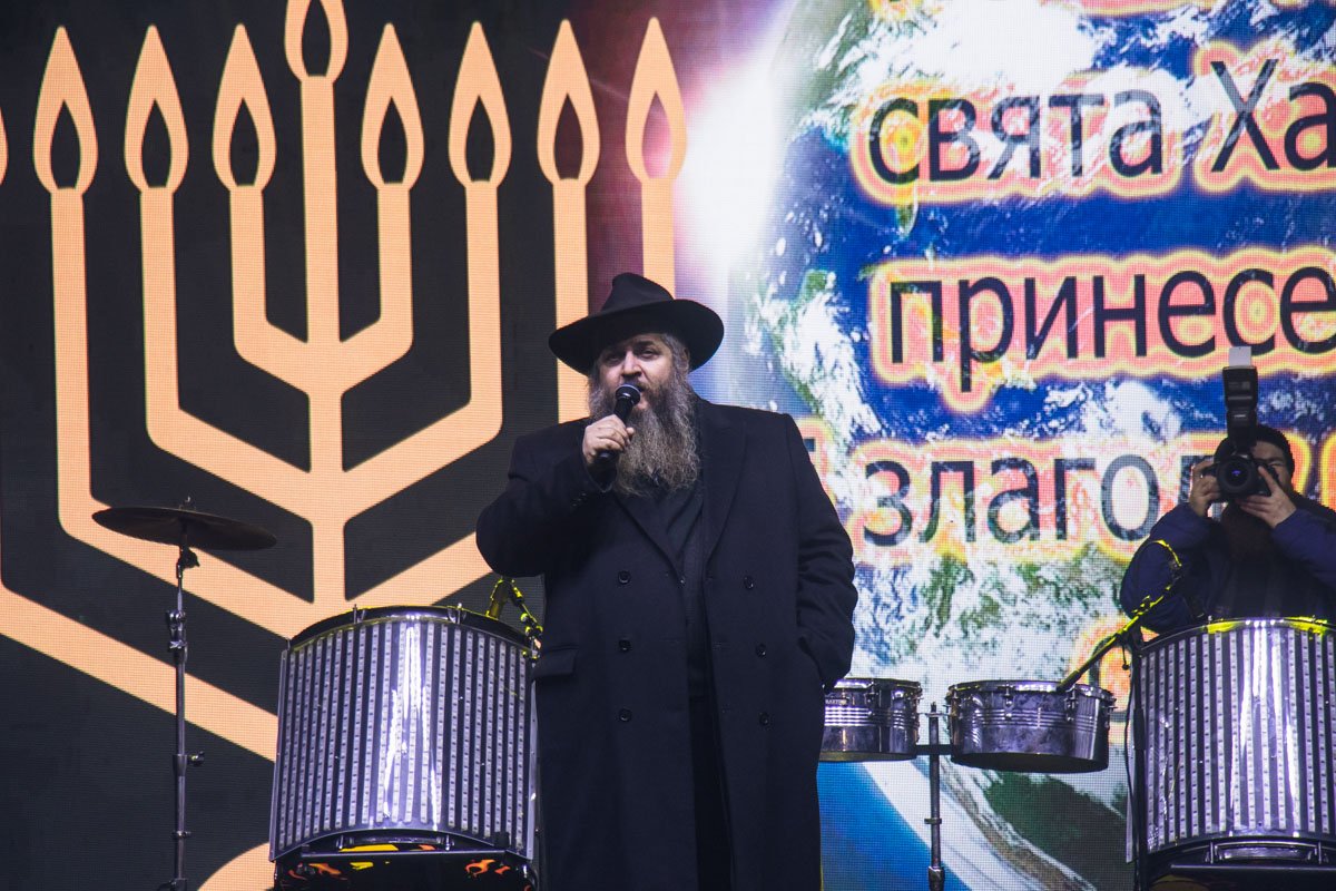 Главный раввин Киева и Украины Моше Реувен Асман поздравляет всех собравшихся Главный раввин Киева и Украины Моше Реувен Асман поздравляет всех собравшихся