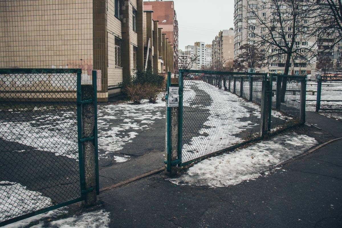 Ранее в этом здании работал детсад, но в 2000 году его закрыли Ранее в этом здании работал детсад, но в 2000 году его закрыли