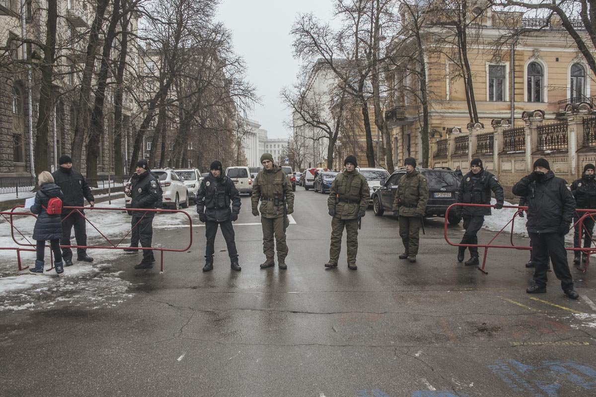 Проход на Банковую закрыли правоохранители Проход на Банковую закрыли правоохранители