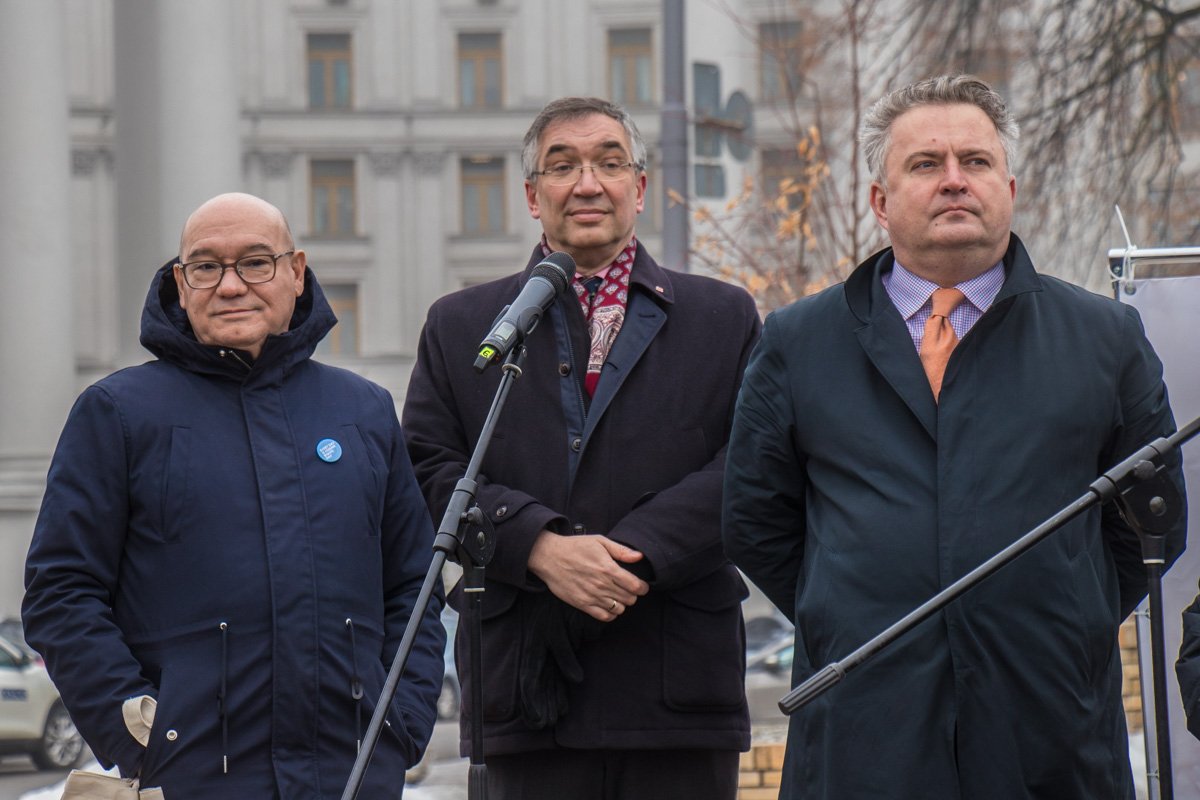 В честь знаменательного дня в Киеве на Михайловской площади собрались представители ООН из разных стран мира В честь знаменательного дня в Киеве на Михайловской площади собрались представители ООН из разных стран мира
