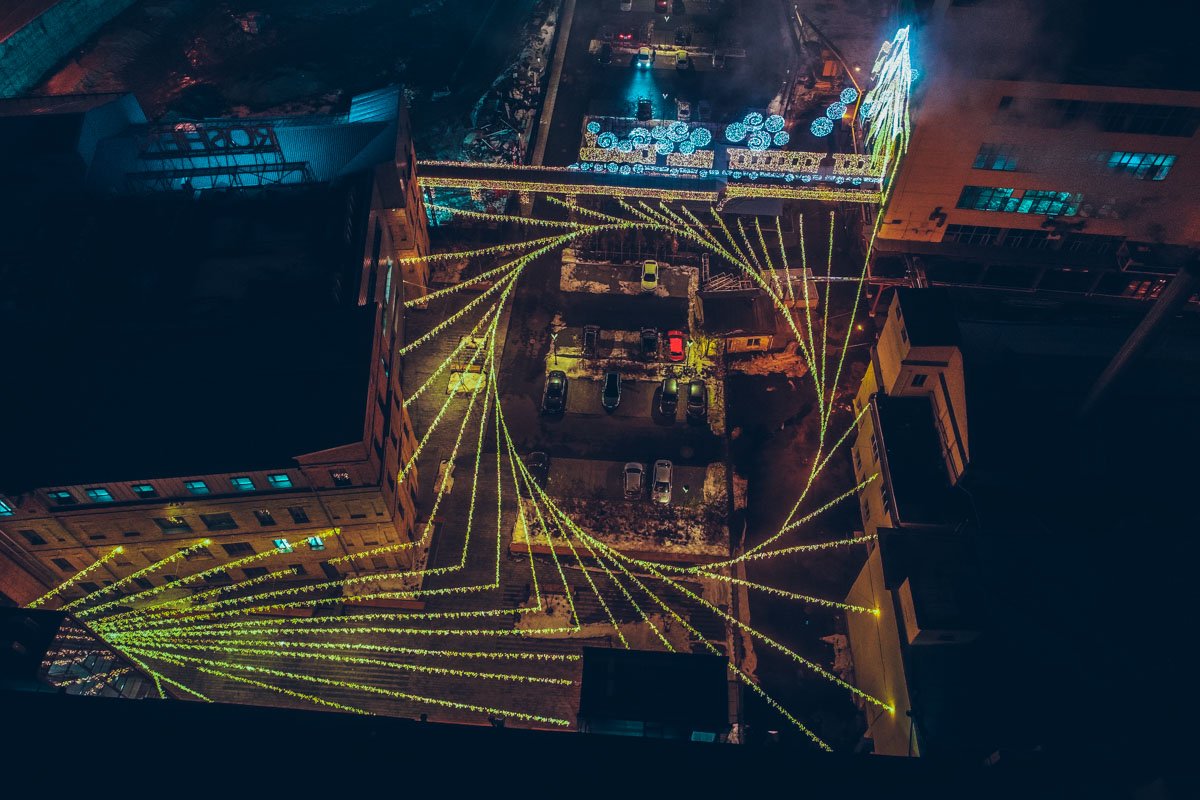 У рабочих фабрики точно нет проблем с новогодним настроением У рабочих фабрики точно нет проблем с новогодним настроением