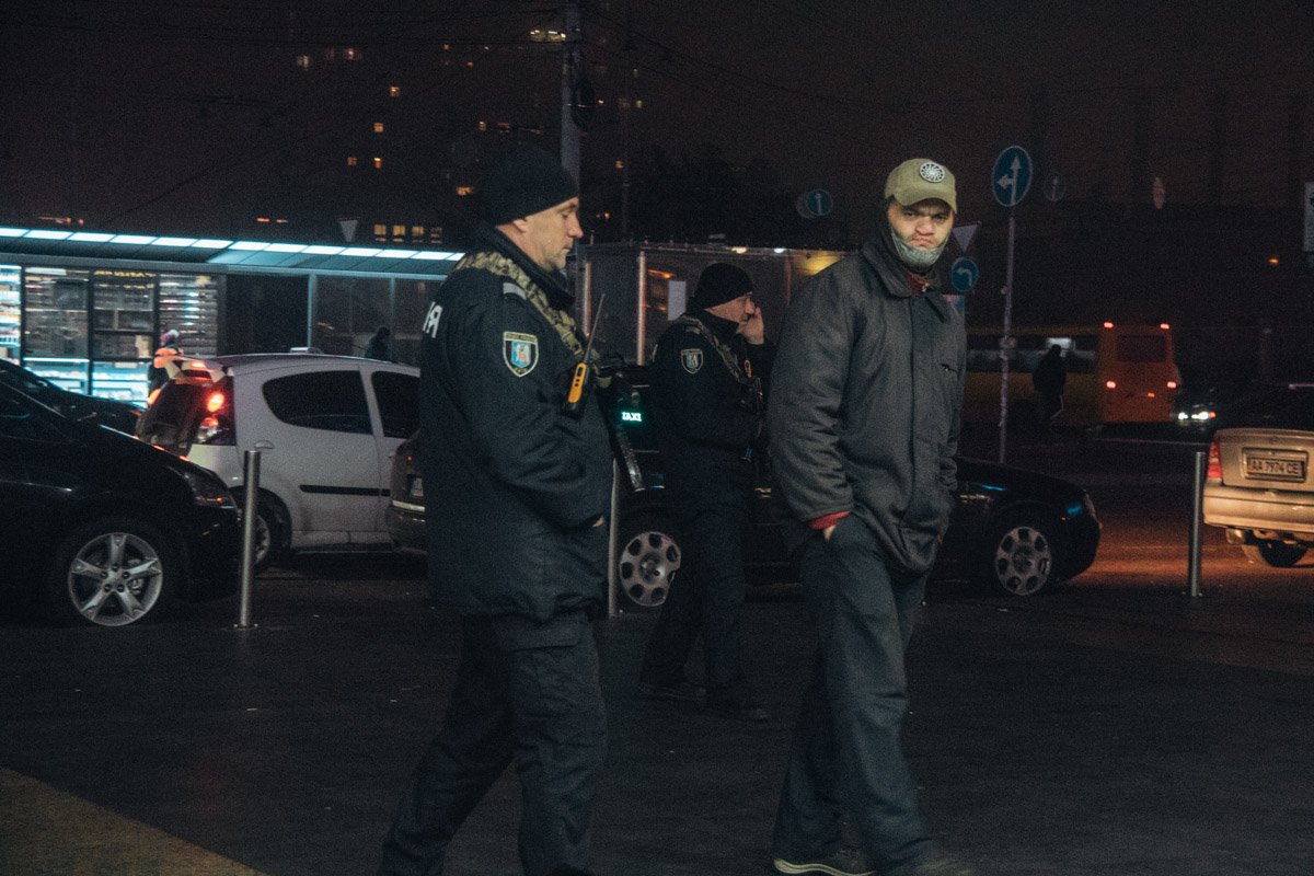 На месте дежурили сотрудники полиции