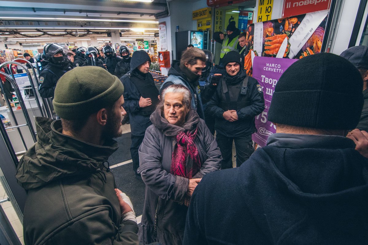 После эскалации конфликта местные жители пытались успокоить молодых людей