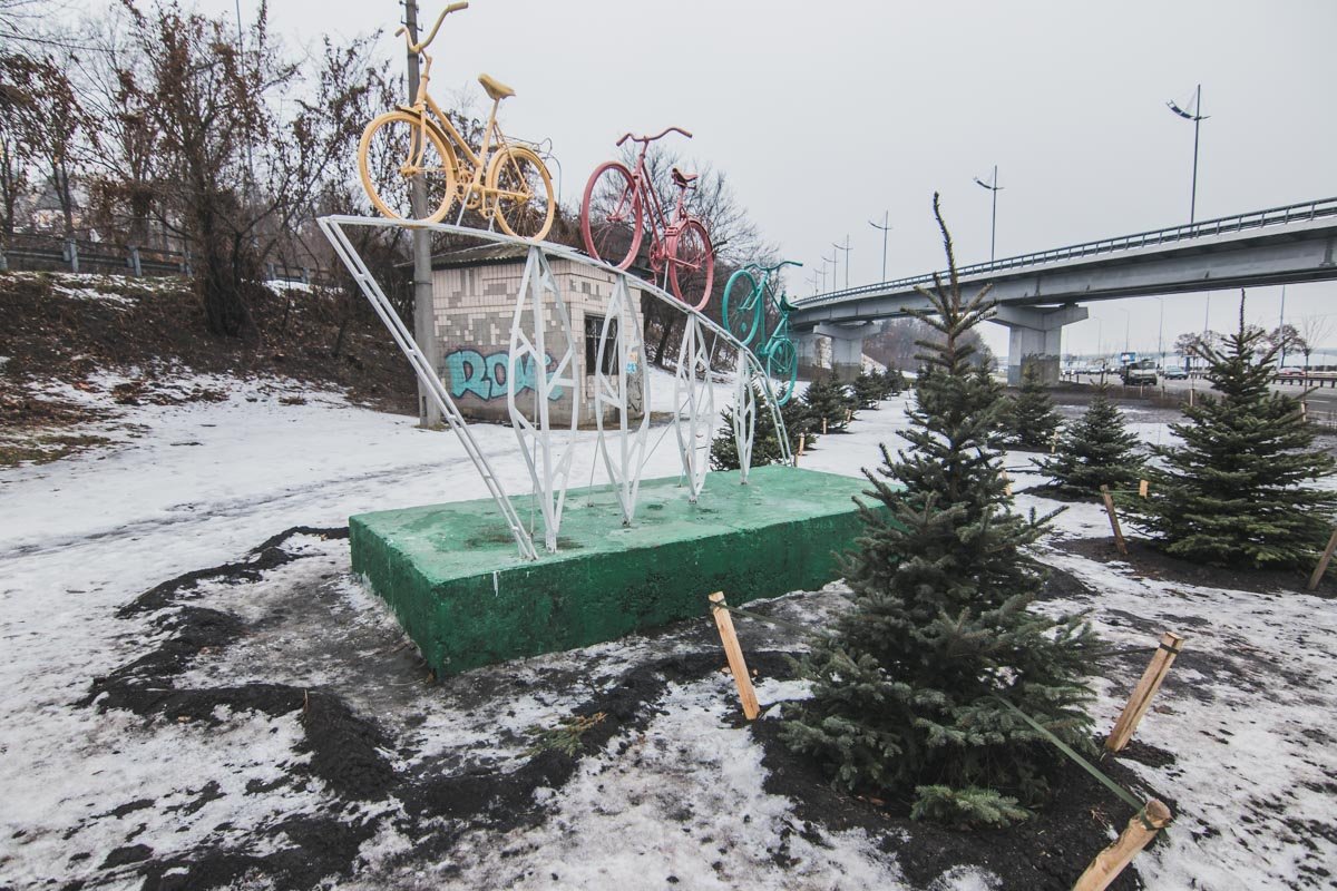 В Печерском районе появилась новая инсталляция В Печерском районе появилась новая инсталляция