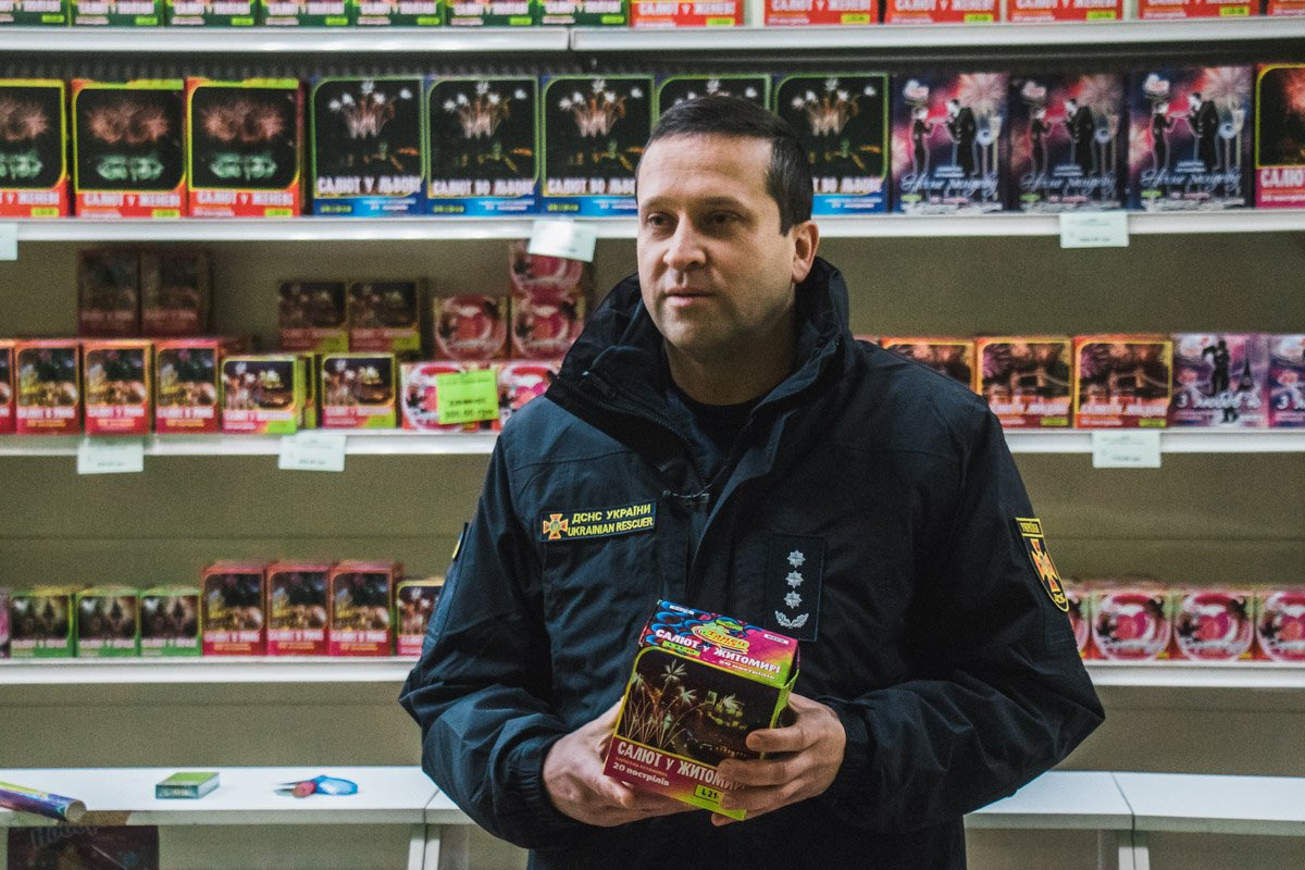 Спасатели предупреждают население о правилах использования пиротехники