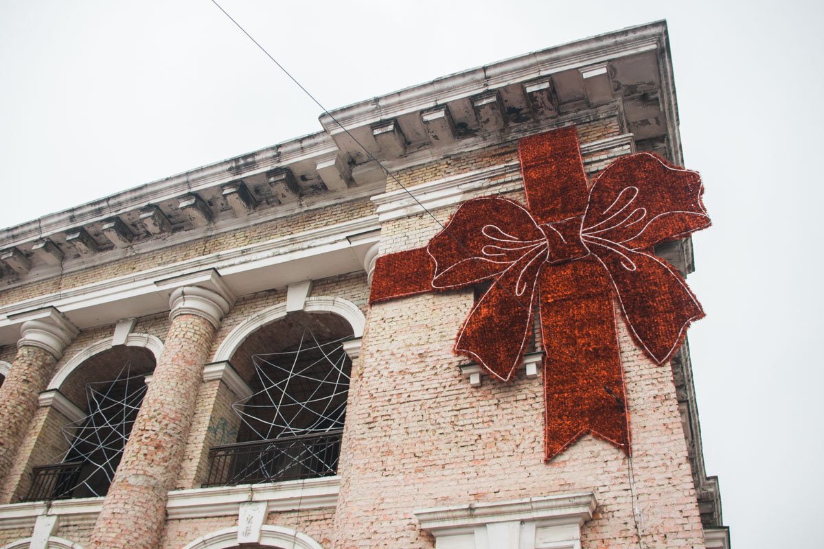 Домик теперь тоже праздничный Домик теперь тоже праздничный