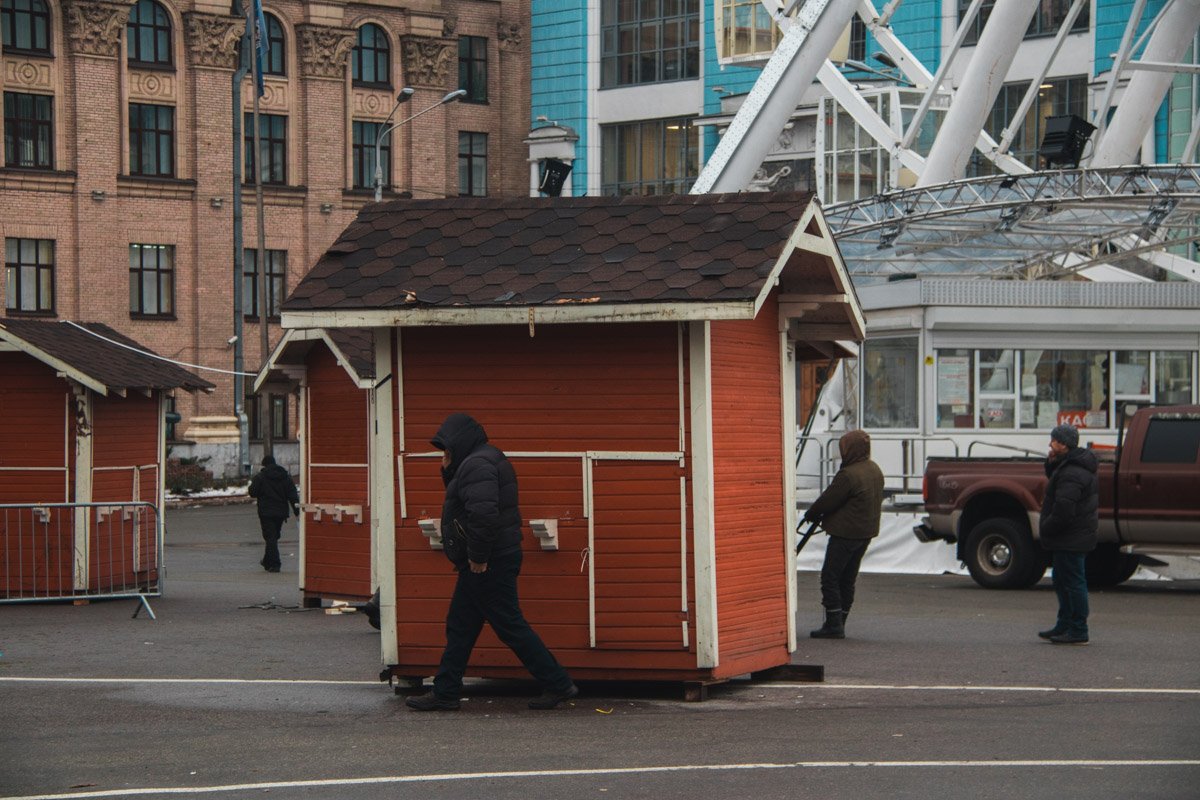 Скоро тут будут угощать глинтвейном Скоро тут будут угощать глинтвейном
