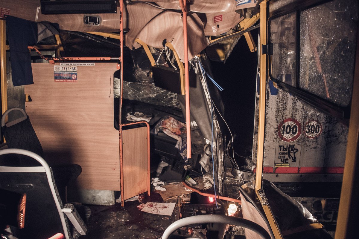 Мужчина, который сидел на переднем правом сидении, скончался в карете скорой помощи