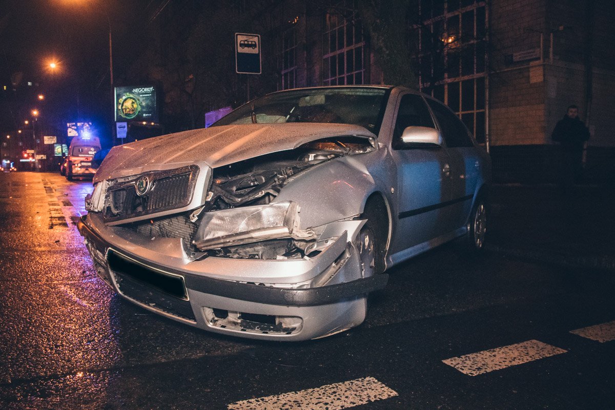 Автомобиль который спускался по улице Деловой