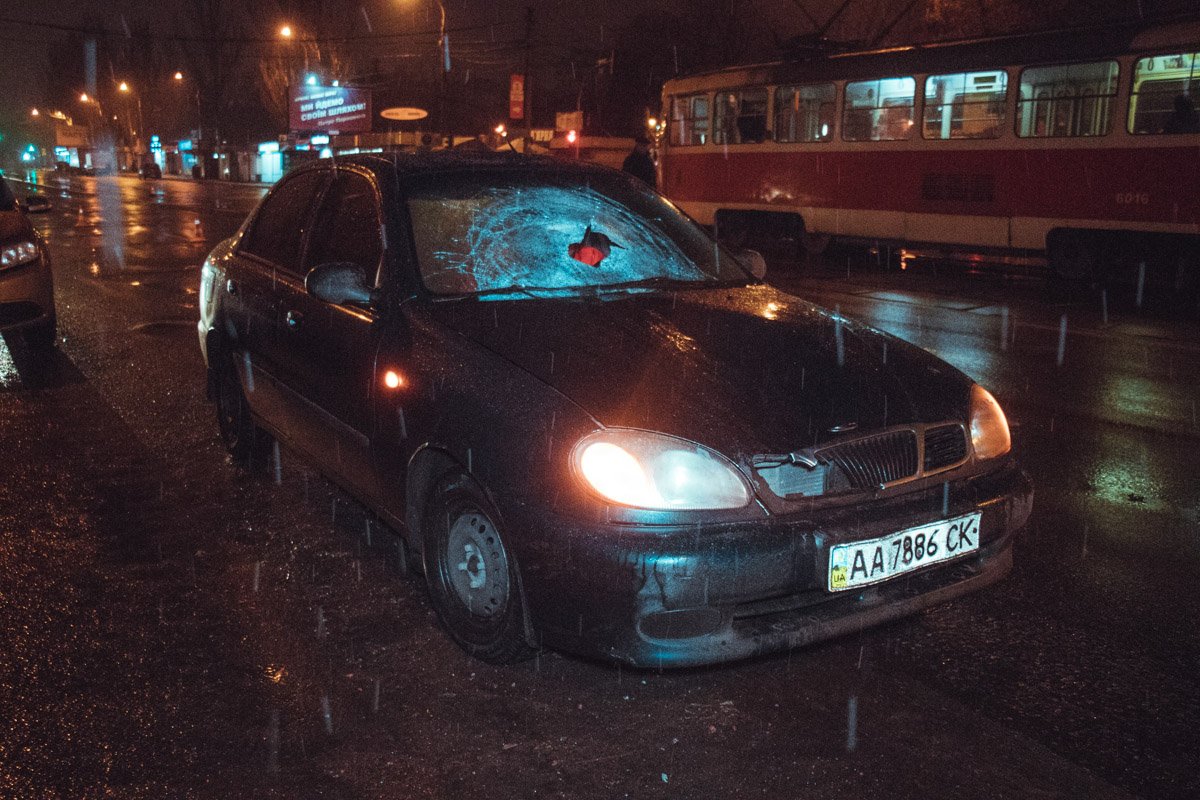 В среду, 12 декабря, в Киеве возле Дарницкого вокзала произошло ДТП