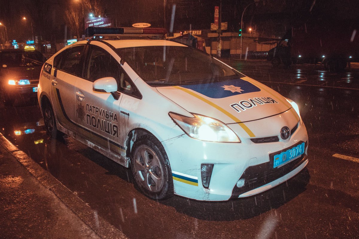 На месте происшествия работали патрульные и медики