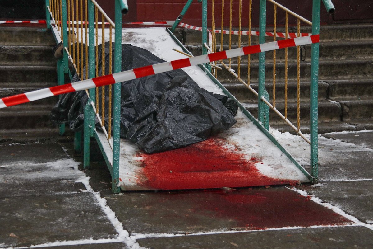 В среду, 12 декабря, в Киеве по адресу Харьковское шоссе, 182г обнаружили труп мужчины