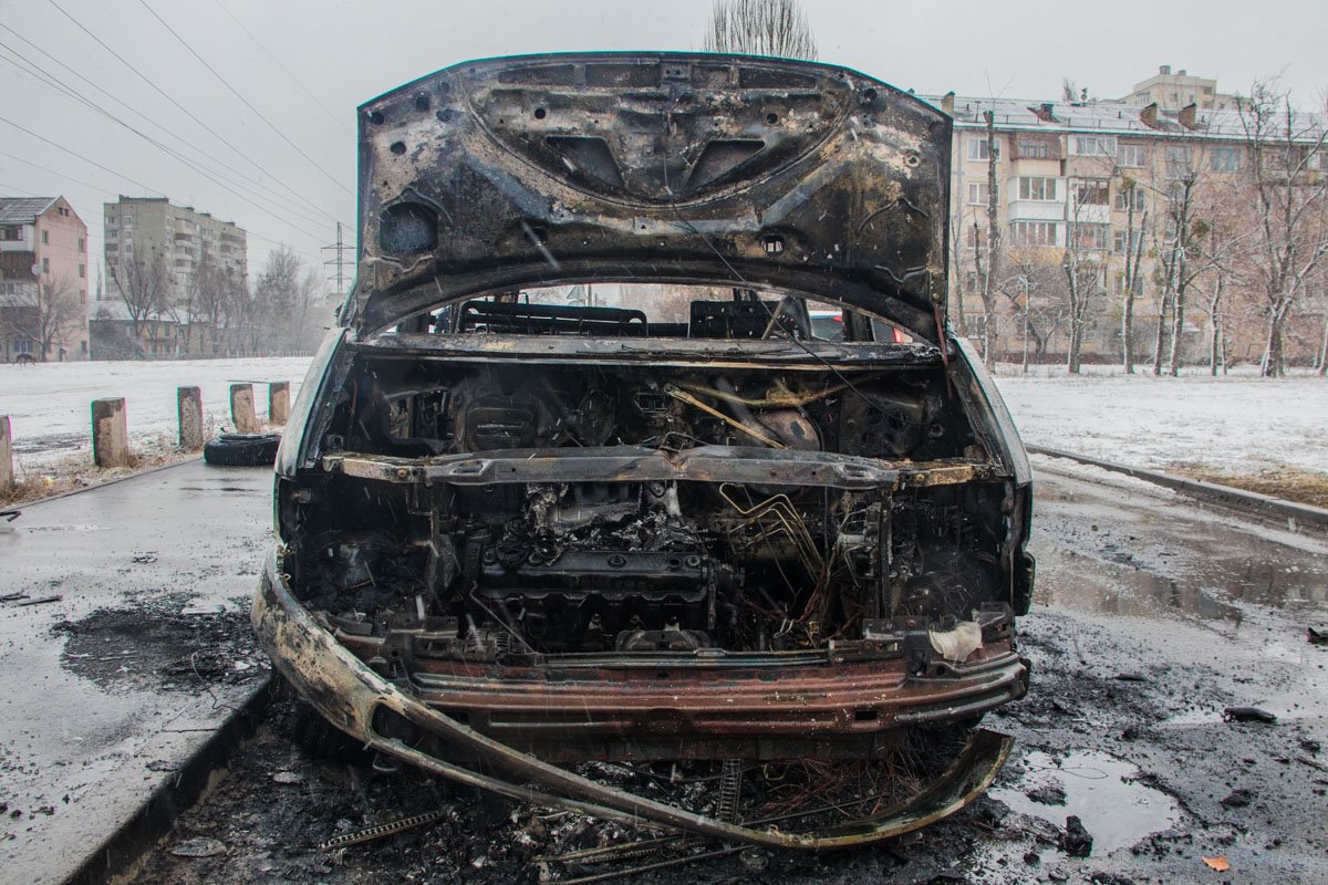 Огонь полностью уничтожил машину