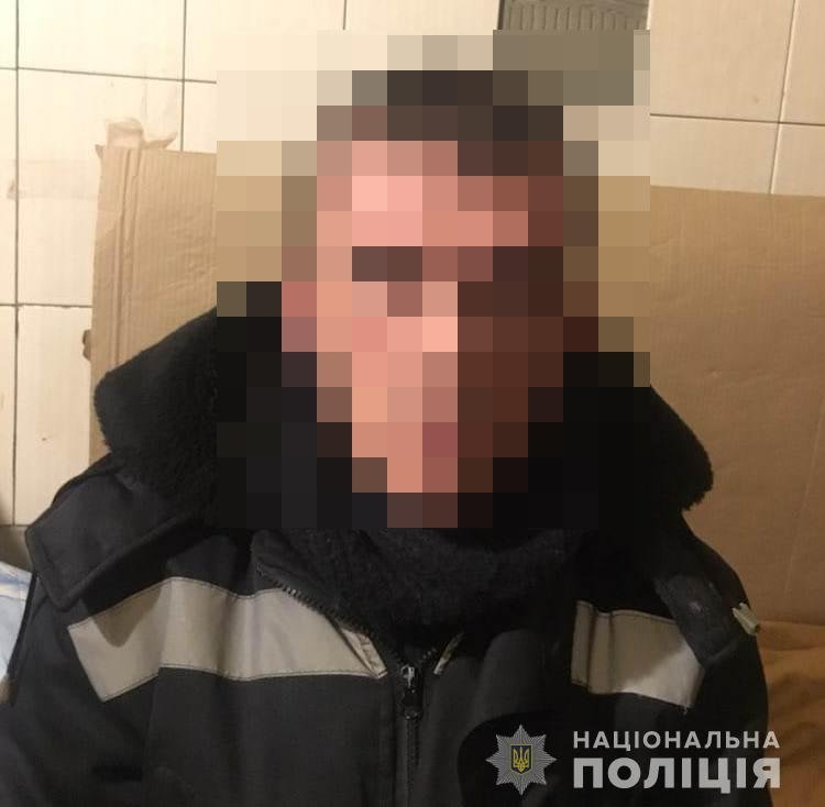  Полиции удалось его задержать : мужчина оказался 39-летним дворником