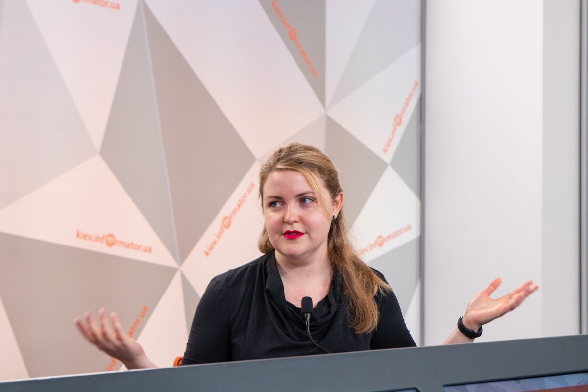 Из-за сосок, привычки кусать игрушки, какие-то твердые предметы, когда режутся зубки, у малыша может сформироваться неправильный прикус